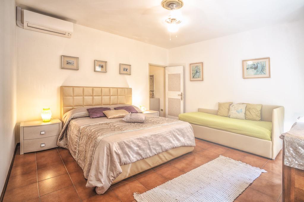 Venice Dream House Room photo