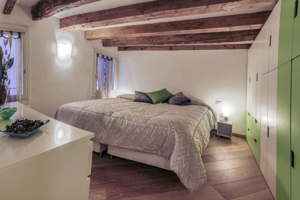 Venice Dream House Room photo