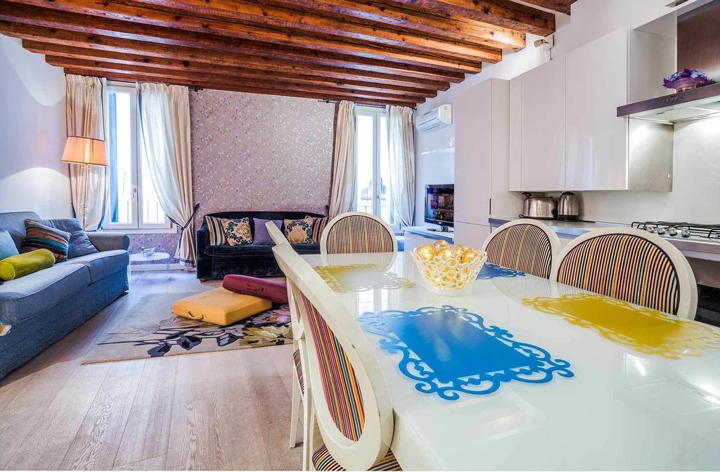 Venice Dream House Room photo