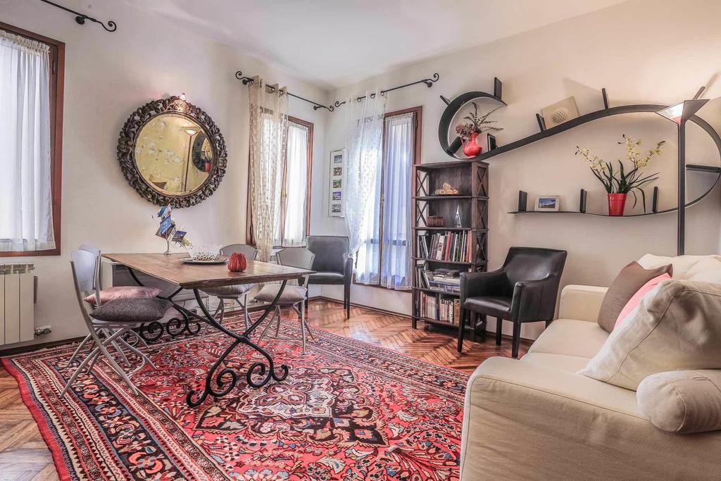 Venice Dream House Room photo