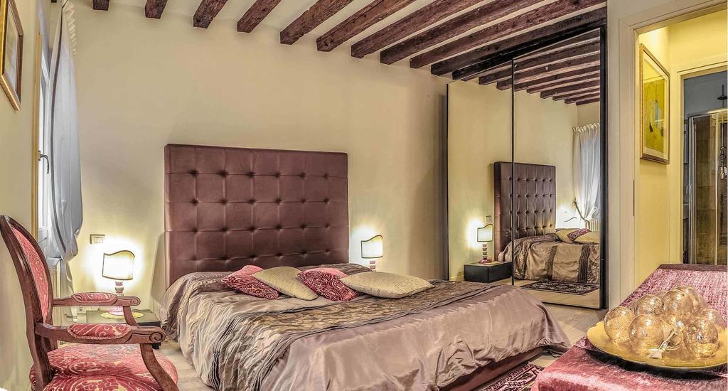 Venice Dream House Room photo